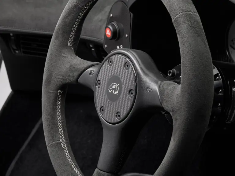 Este McLaren F1 con sangre real y siete dueños te busca: 20 millones tendrán la culpa 52 Motor16 1994 McLaren F1 RM Sothebys 48 Motor16