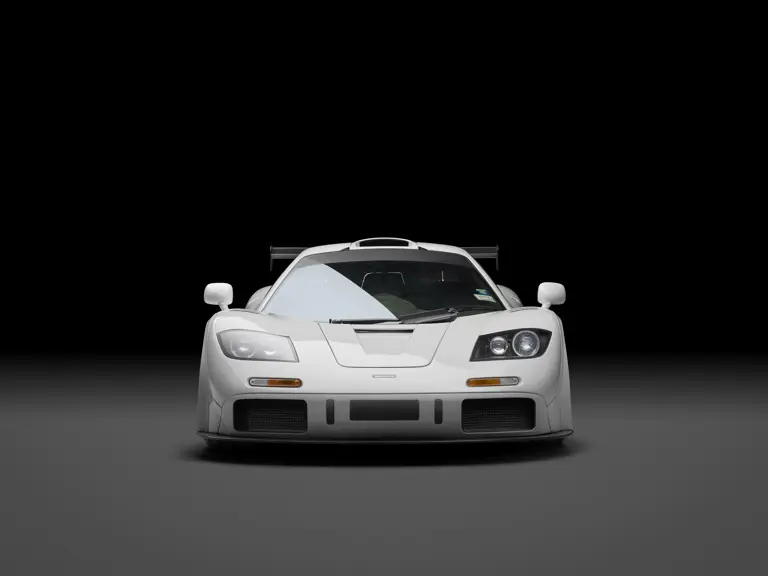 Este McLaren F1 con sangre real y siete dueños te busca: 20 millones tendrán la culpa 5 Motor16 1994 McLaren F1 RM Sothebys 53 Motor16