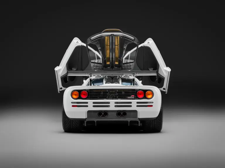 Este McLaren F1 con sangre real y siete dueños te busca: 20 millones tendrán la culpa 13 Motor16 1994 McLaren F1 RM Sothebys 54 Motor16