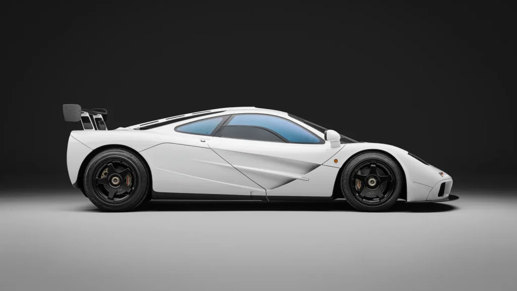 Este McLaren F1 con sangre real y siete dueños te busca: 20 millones tendrán la culpa 8 Motor16 1994 McLaren F1 RM Sothebys 55 Motor16