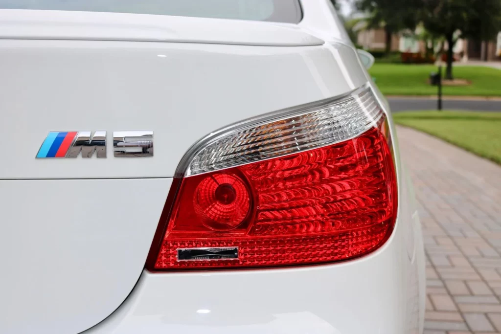 2005 BMW M5 E60 Cars&Bids. Imagen detalle.
