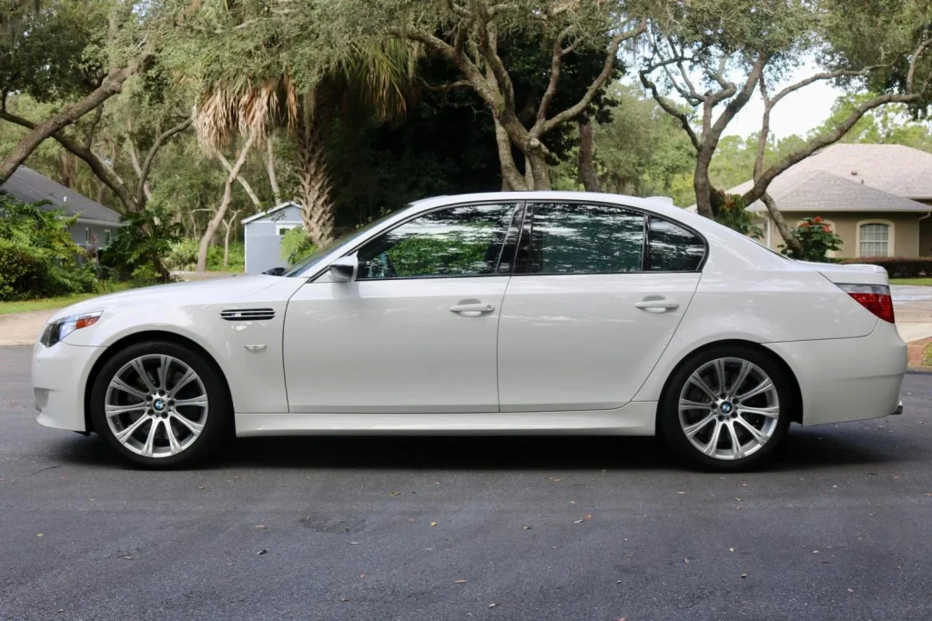 2005 BMW M5 E60 CarsBids 6 Motor16