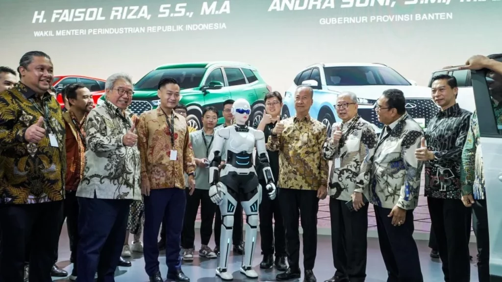 2025 AiMOGA Mornine. Robot Omoda & Jaecoo. Imagen.