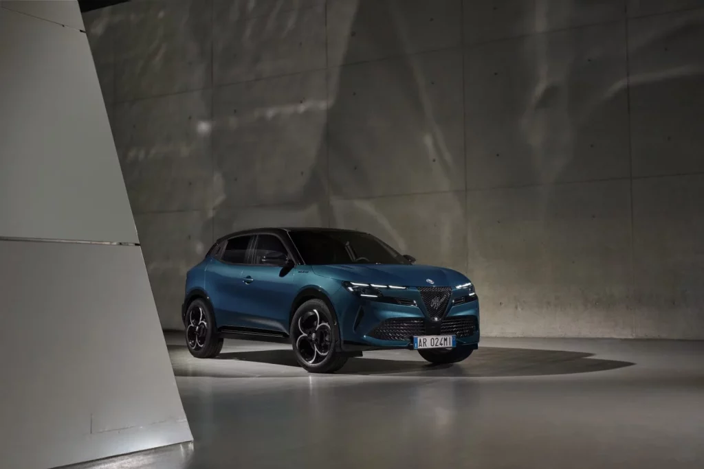 2025 Alfa Romeo Junior Exterior 2 Motor16