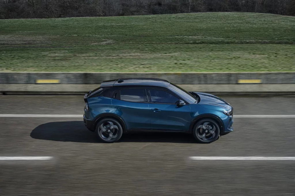 2025 Alfa Romeo Junior. Imagen movimiento.
