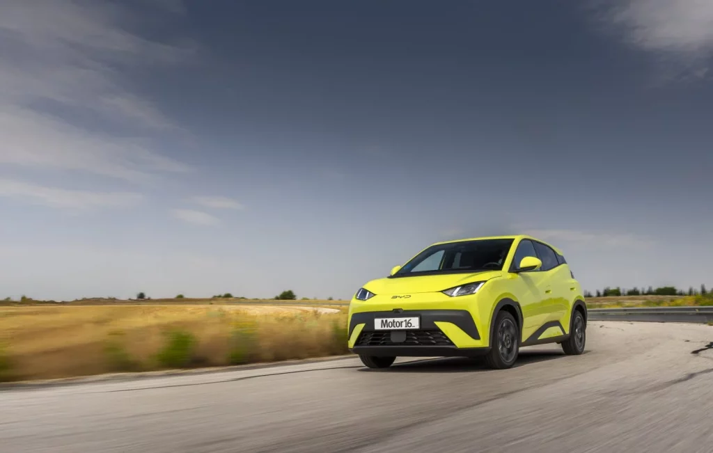 Los 4 urbanitas eléctricos que puedes estrenar por menos de 15.000 euros 2 Motor16 2025 BYD Dolphin Surf Prueba 26 Motor16