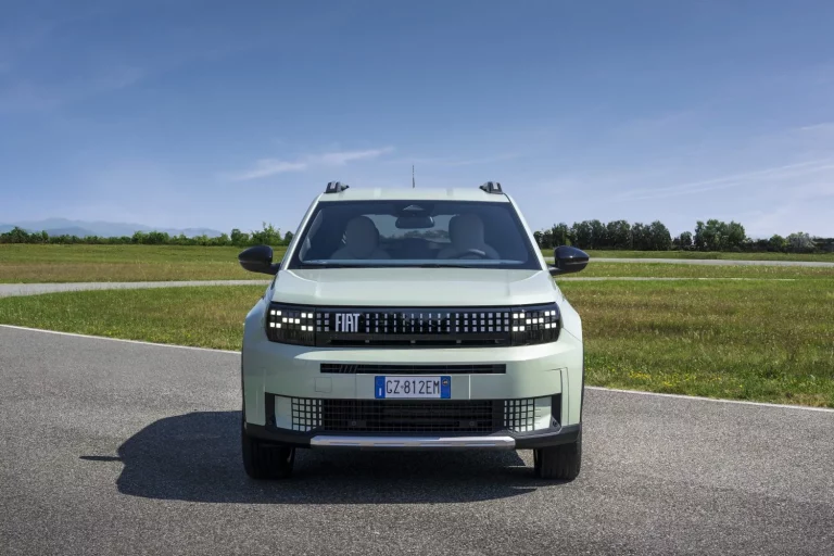 El Fiat Grande Panda estrena tercer pedal y una etiqueta C