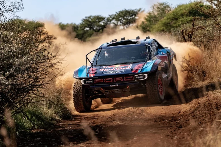 Carlos Sainz y Lucas Cruz van a exprimir su Ford Raptor T1+ por tierras españolas
