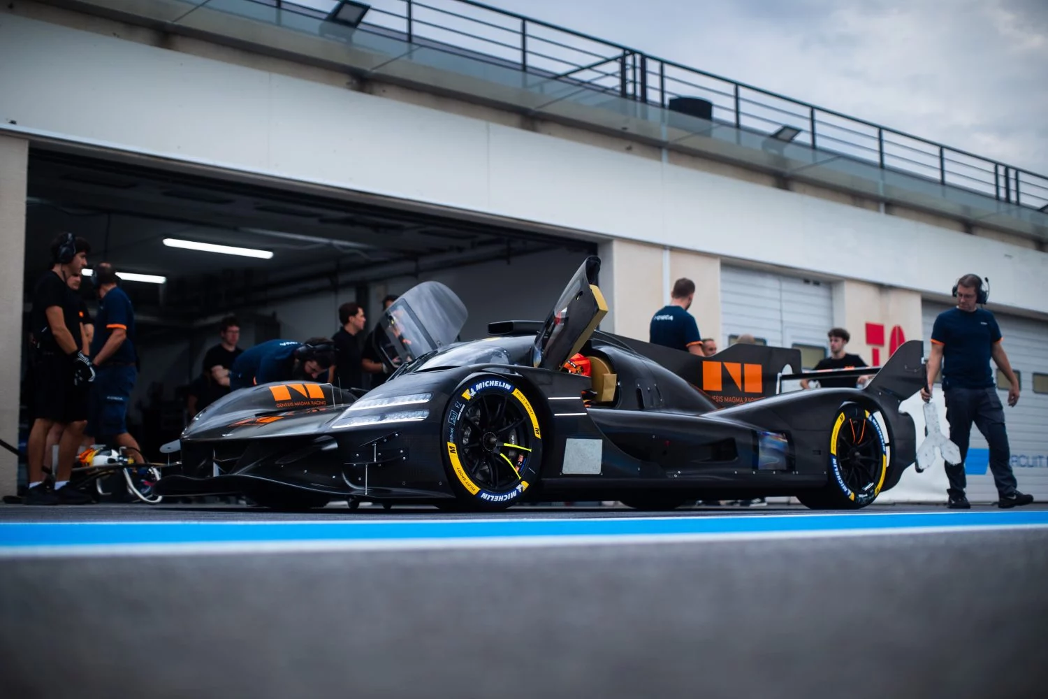 2025-Genesis-GMR-001-Hypercar-Test (1) 2025 Genesis Magma Racing GMR-001 Hypercar. Imagen portada.