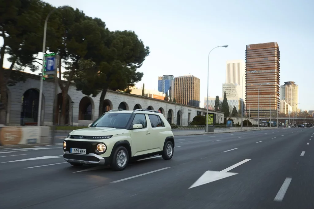 2025 Hyundai INSTER. 10 puntos. Imagen movimiento.