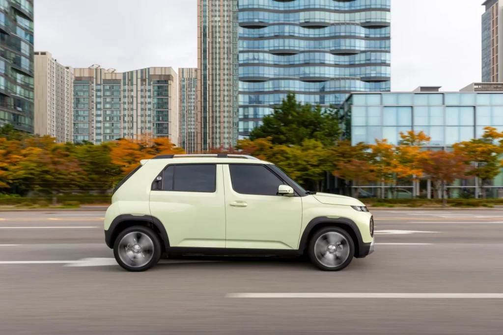 2025 Hyundai INSTER. 10 puntos. Imagen barrido.