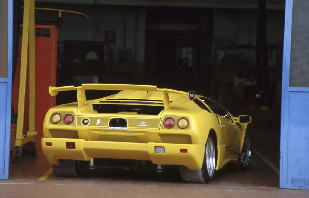 2025 Lamborghini Diablo 35 anos 13 Motor16