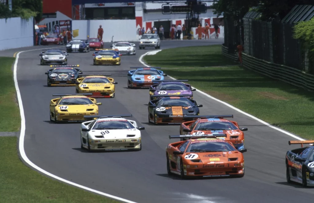 2025 Lamborghini Diablo 35 anos 21 Motor16