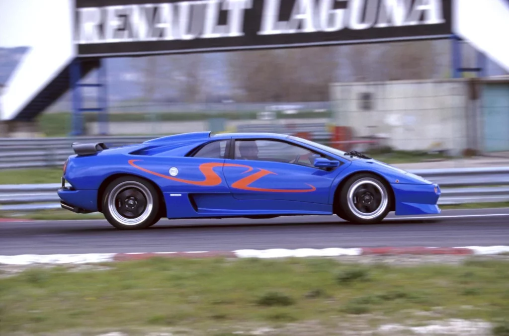 2025 Lamborghini Diablo 35 anos 26 Motor16