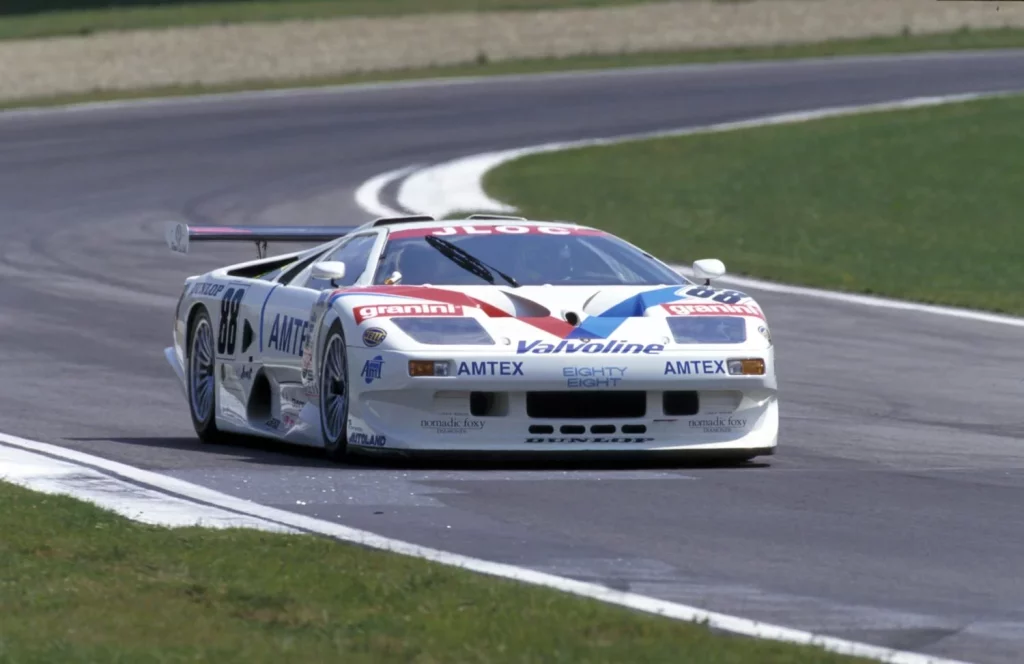 2025 Lamborghini Diablo 35 anos 37 Motor16