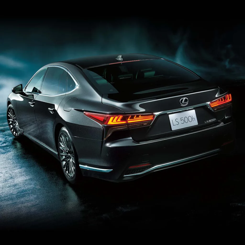 2025 Lexus LS. Japón. Imagen trasera.