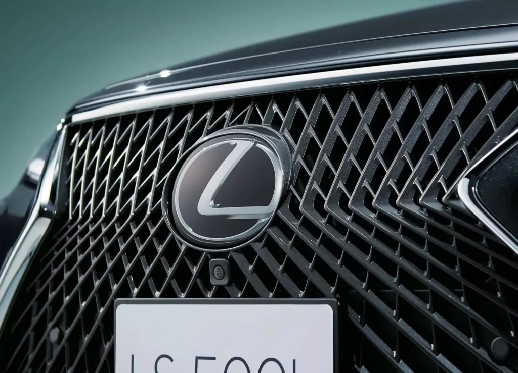 2025 Lexus LS Japon 9 Motor16