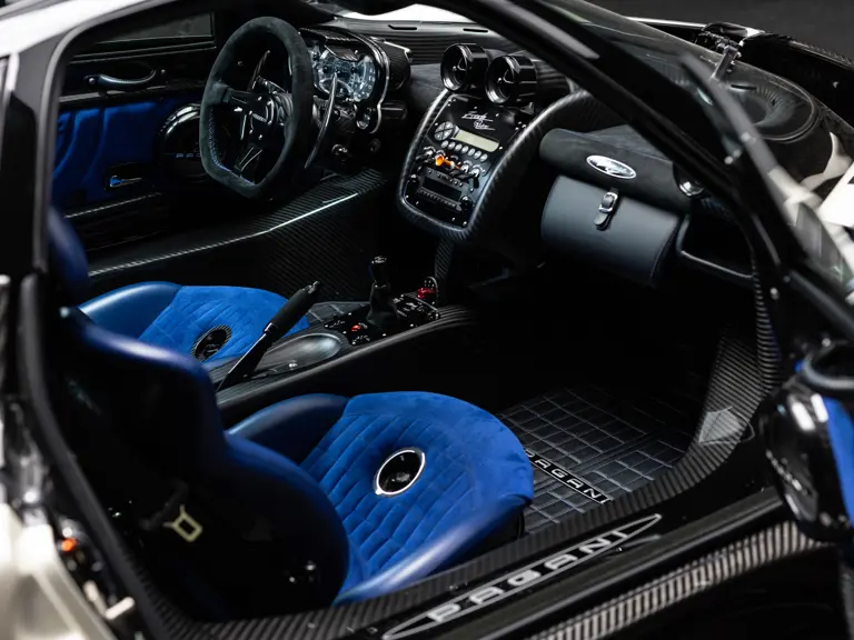 2025 Pagani Zonda Riviera. RM Sotheby's. Imagen interior.