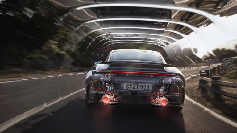 El nuevo Porsche 911 Turbo S saca a pasear sus 711 CV por Nürburgring