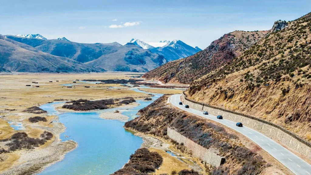 El impresionante viaje de 44 días que Porsche se ha pegado por la Ruta 66 china 4 Motor16 2025 Porsche Ruta 318 China. Imagen viaje.