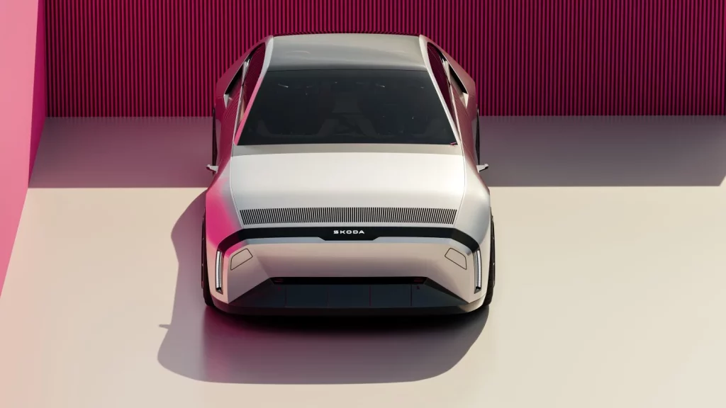 2025 Skoda 110 R. Teaser. Imagen frontal.