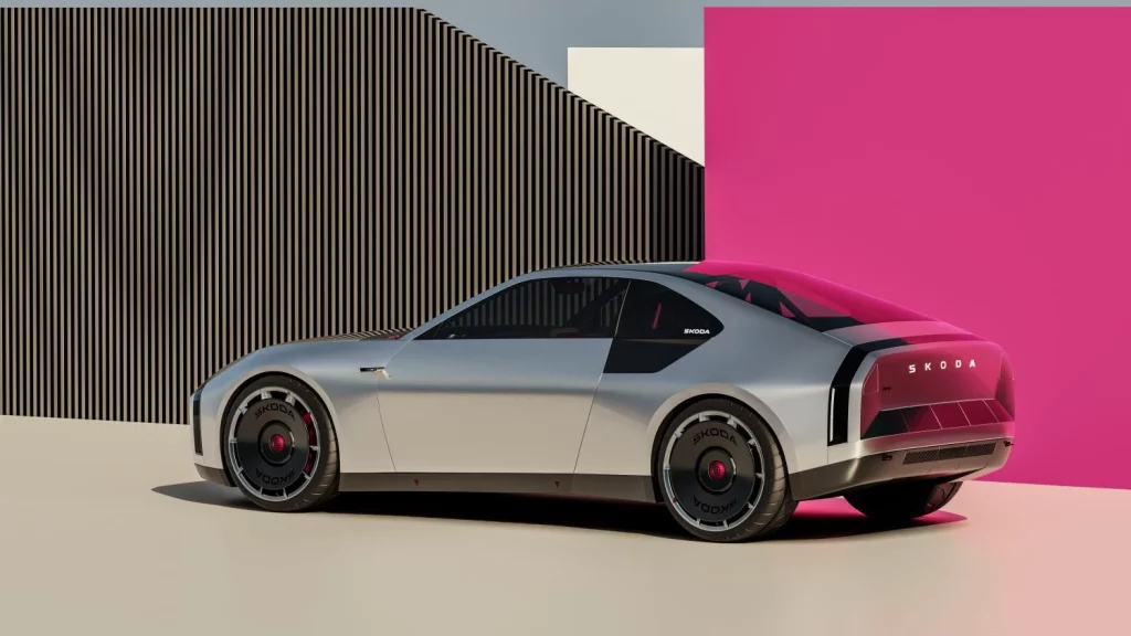 2025 Skoda 110 R. Teaser. Imagen trasera.