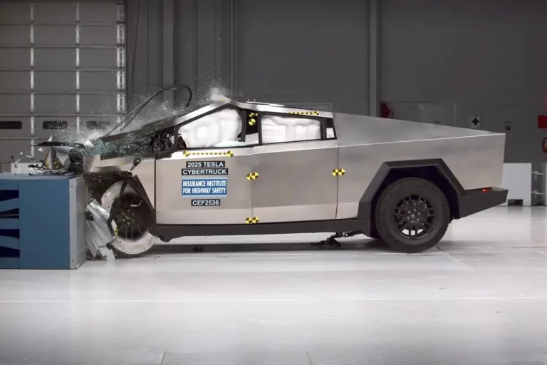 El Tesla Cybertruck vuelve a enfrentarse al IIHS para revalidar su seguridad… O al menos intentarlo