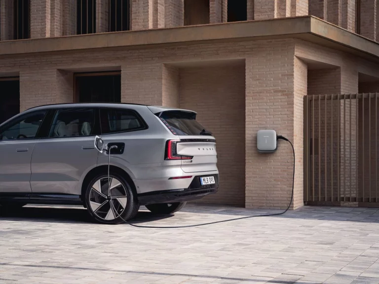 Volvo regala un año de carga a los compradores de sus eléctricos