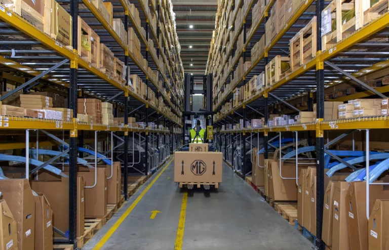 El impresionante almacén en el que MG guarda el 90% de las piezas de sus coches