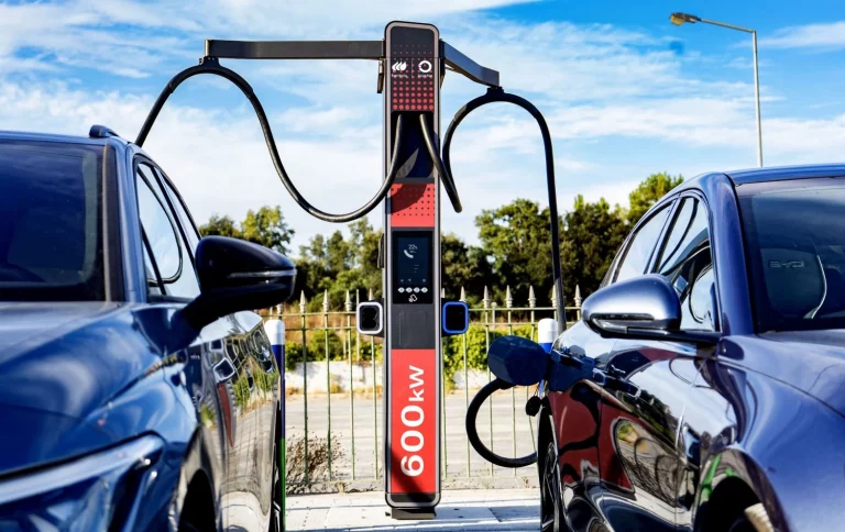 Iberdrola ya tiene su cargador de 1.000 kW. Y lo coloca en la puerta de tu casa