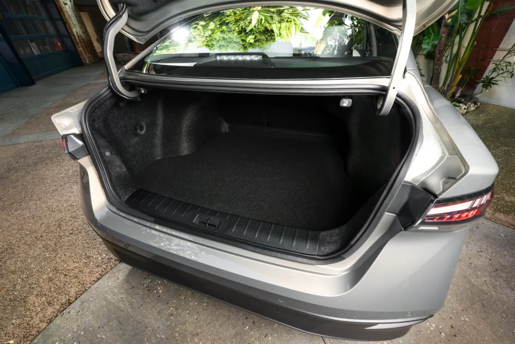 2026 Nissan Sentra SL 13 Motor16