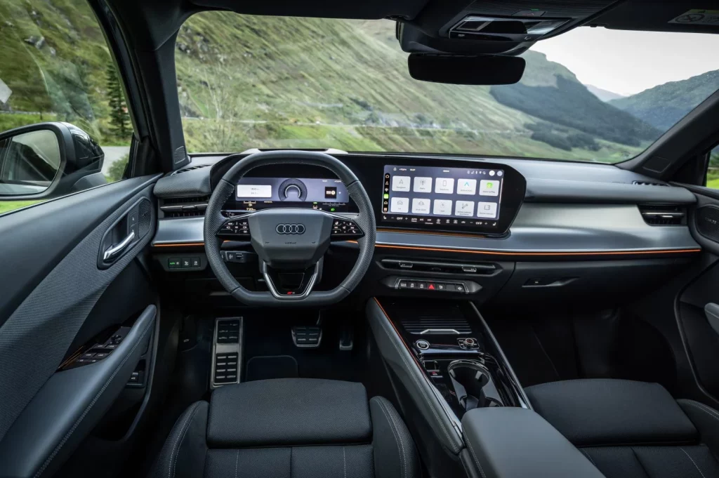 Audi Q3 TDI arrowgrey J1302458 Motor16