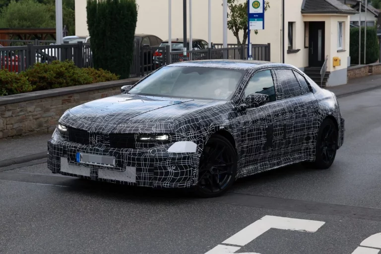 El BMW M3 eléctrico (posiblemente, iM3), en la recta final