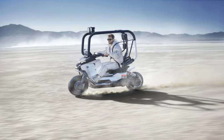 BMW Vision CE: El scooter sin casco regresa en formato eléctrico