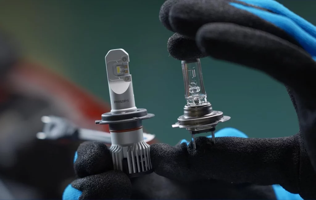 La multa de 200 euros por llevar una luz fundida y la revisión de dos minutos que evita el fallo en la ITV 1 Motor16 Bombillas Philips luces LED Motor16