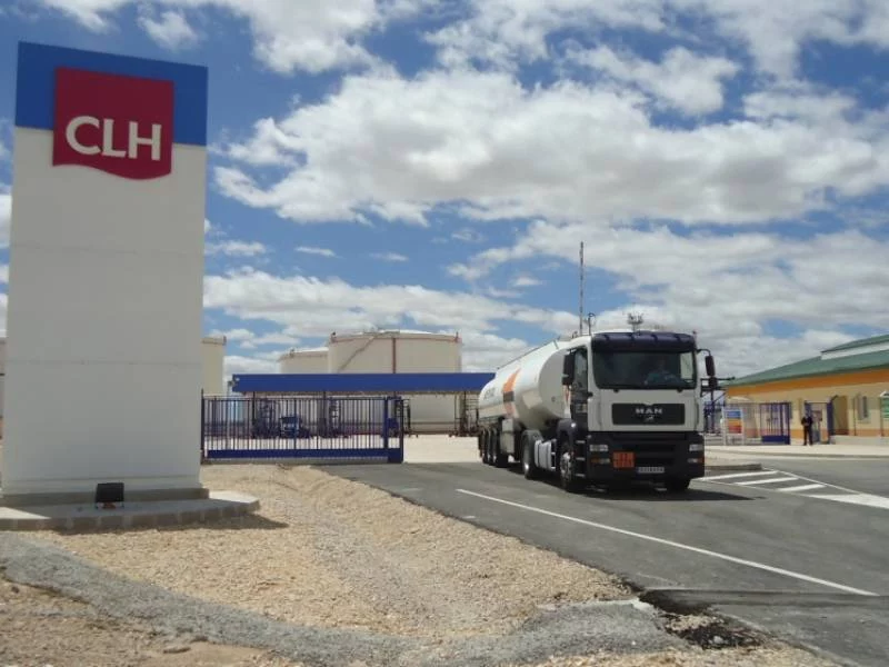 José (65), dueño de más de 300 gasolineras: "Nadie ha demostrado que un aditivo es mejor que otro" 1 Motor16 Camión cisterna CLH