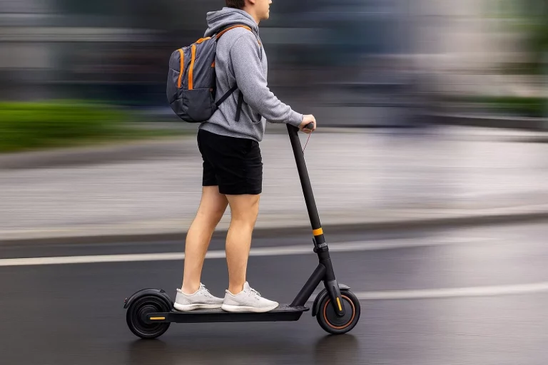 DGT: desde el 1 de enero los conductores de bici eléctrica y patinete no podrán circular sin este documento