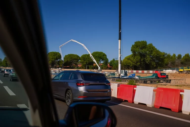 Se cuelan en casa de un vecino y se dan cuenta de lo que más molesta a los conductores que pasan por las obras de la A-5