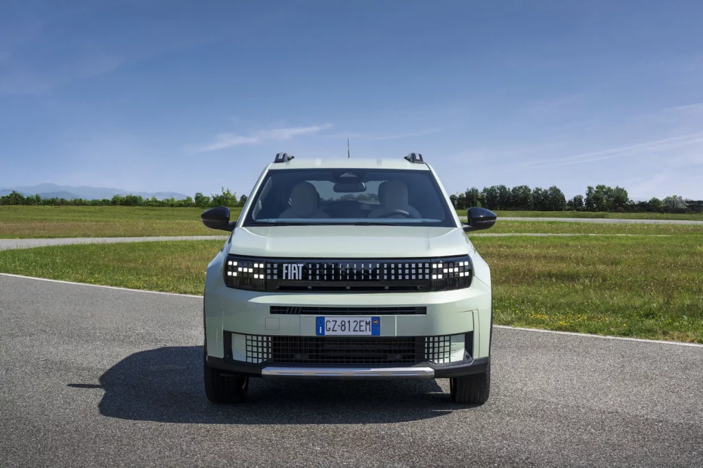 Fiat Grande Panda. La reinvención del icono italiano para la movilidad urbana moderna 10 Motor16 FIAT GRANDE PANDA GASOLINA 4 Motor16