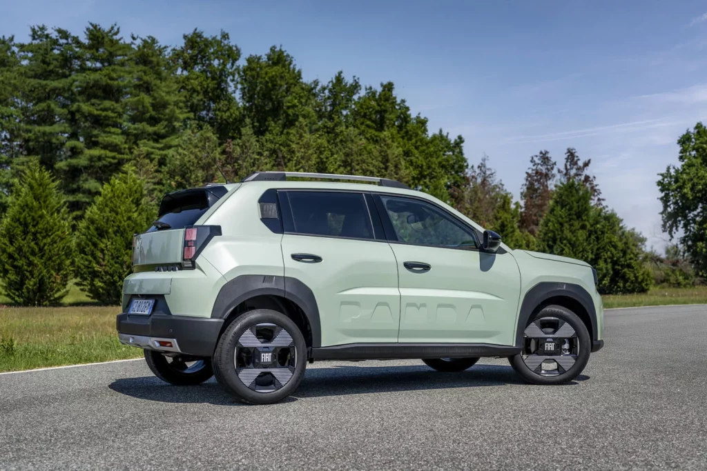 Fiat Grande Panda. La reinvención del icono italiano para la movilidad urbana moderna 6 Motor16 FIAT GRANDE PANDA GASOLINA 6 Motor16
