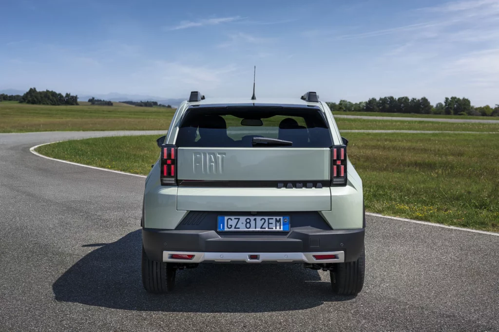 Fiat Grande Panda. La reinvención del icono italiano para la movilidad urbana moderna 8 Motor16 FIAT GRANDE PANDA GASOLINA 9 Motor16