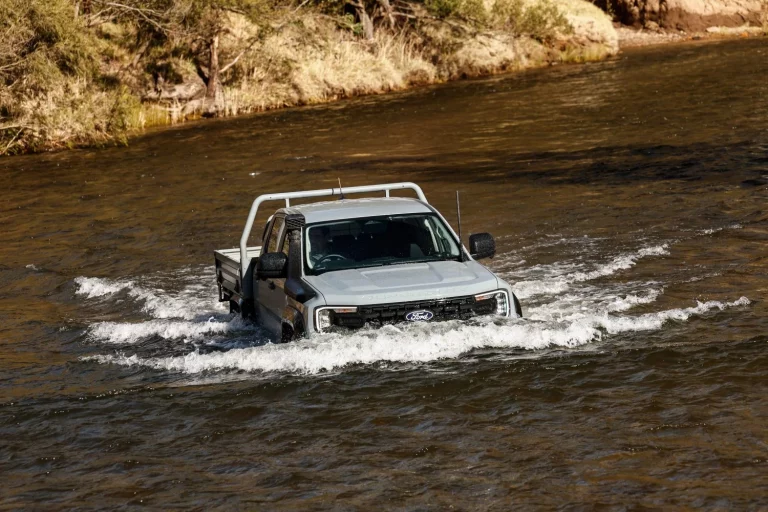 El Ford Ranger Super Duty cruza 27 ríos para validar su capacidad de vadeo