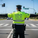 Este es el significado cuando un agente de la Guardia Civil abre los brazos en horizontal: No es lo que piensas