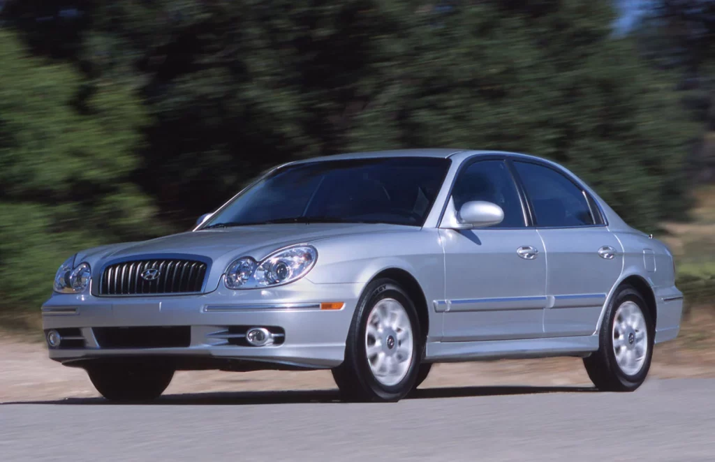 Cuatro décadas del Hyundai Sonata: la larga y azarosa historia del gran líder coreano 4 Motor16 HYUNDAI SONATA 4 GENERACION 1 Motor16