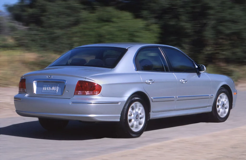 Cuatro décadas del Hyundai Sonata: la larga y azarosa historia del gran líder coreano 26 Motor16 HYUNDAI SONATA 4 GENERACION 2 Motor16