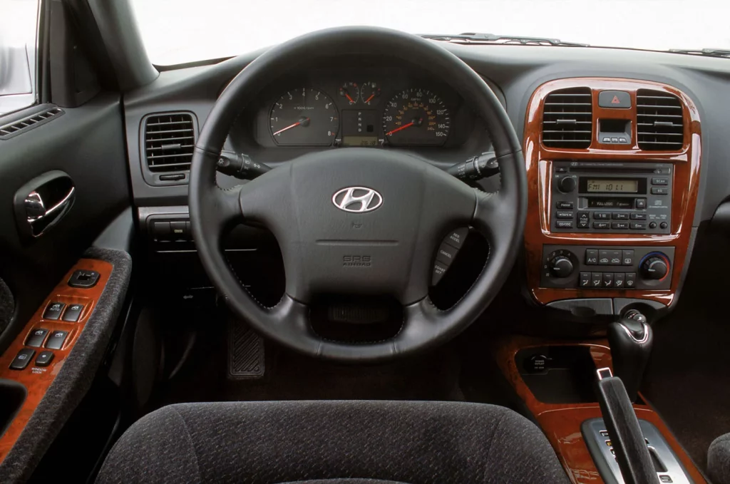 Cuatro décadas del Hyundai Sonata: la larga y azarosa historia del gran líder coreano 14 Motor16 HYUNDAI SONATA 4 GENERACION 3 Motor16
