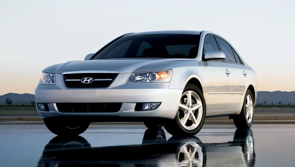 Cuatro décadas del Hyundai Sonata: la larga y azarosa historia del gran líder coreano 5 Motor16 HYUNDAI SONATA 5 GENERACION 1 Motor16