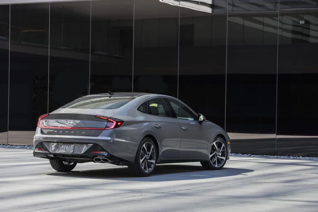 Cuatro décadas del Hyundai Sonata: la larga y azarosa historia del gran líder coreano 41 Motor16 HYUNDAI SONATA 8 GENERACION 3 Motor16