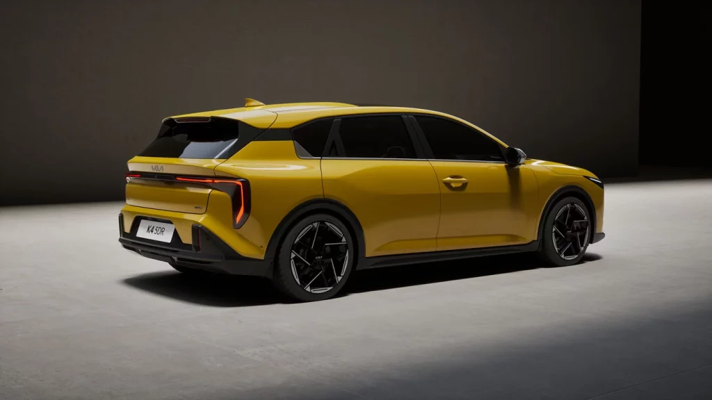 2025 Kia K4. Imagen trasera.