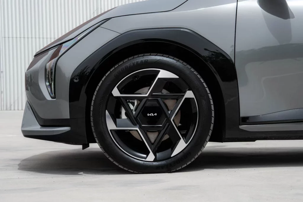 Kia EV4 Fastback 28 Motor16